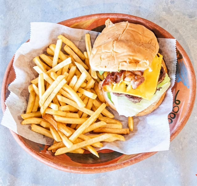 Mexican Burger / Hamburguesa Mexicana.