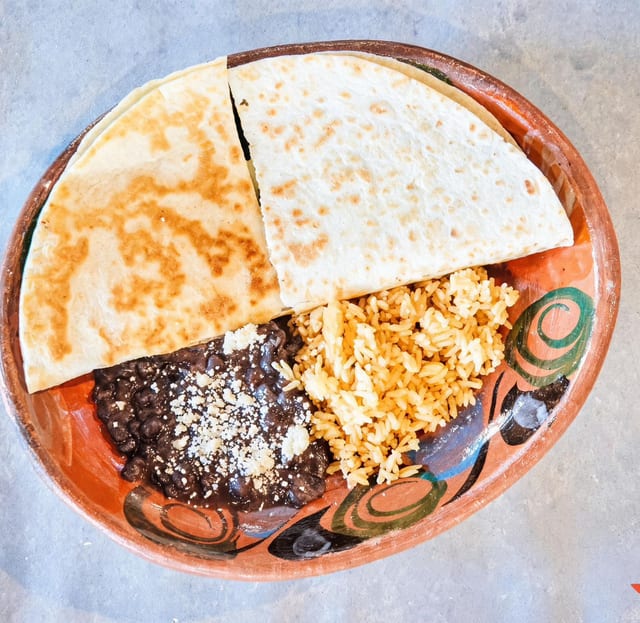 Sierra Quesadilla / Quesadilla Sierra.