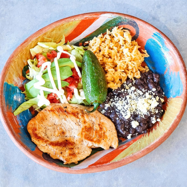 Los Potrillos Chicken / Pollo Los Potrillos.